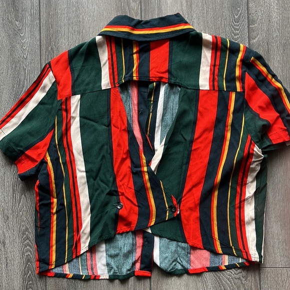 FOREVER 21 | Bold Striped Boxy Shirt with Open Back - Picture 3 of 3